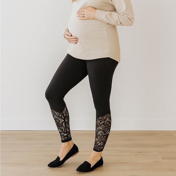 BEYOND THE BUMP x BEYOND YOGA Maternity Black Lace Leggings - Picture 1 of 12